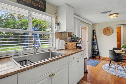 House in Sarasota, Florida 2 bedrooms, 72.65 sq.m. № 2210082 - photo 3