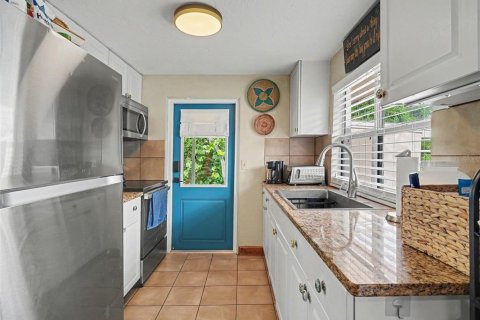 House in Sarasota, Florida 2 bedrooms, 72.65 sq.m. № 2210082 - photo 2