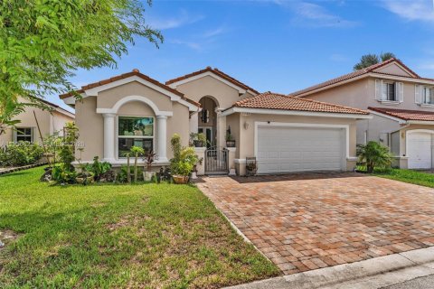 Villa ou maison à vendre à Hollywood, Floride: 3 chambres, 153.1 m2 № 2153489 - photo 2