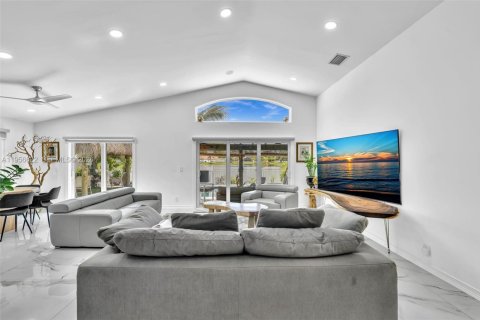 Villa ou maison à vendre à Hollywood, Floride: 3 chambres, 153.1 m2 № 2153489 - photo 8