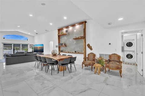 Villa ou maison à vendre à Hollywood, Floride: 3 chambres, 153.1 m2 № 2153489 - photo 12