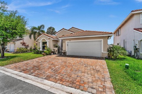 Villa ou maison à vendre à Hollywood, Floride: 3 chambres, 153.1 m2 № 2153489 - photo 3