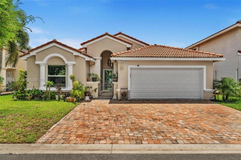 Villa ou maison à vendre à Hollywood, Floride: 3 chambres, 153.1 m2 № 2153489 - photo 1