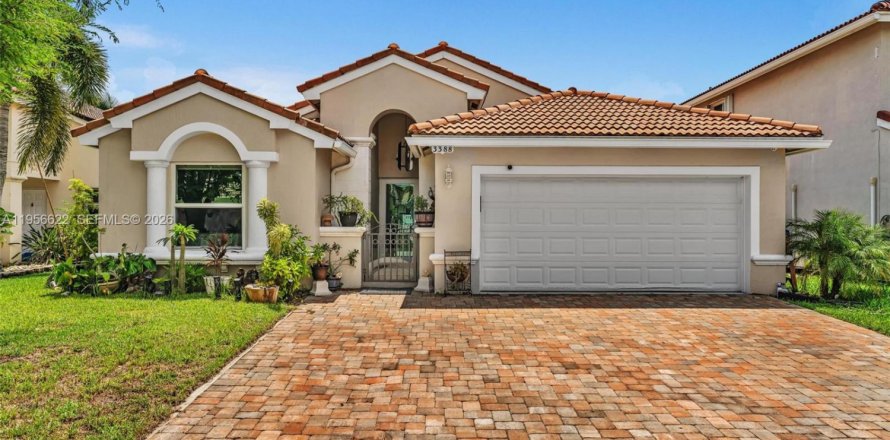 Villa ou maison à Hollywood, Floride 3 chambres, 153.1 m2 № 2153489