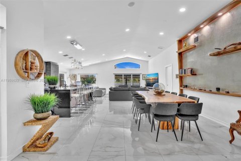 Villa ou maison à vendre à Hollywood, Floride: 3 chambres, 153.1 m2 № 2153489 - photo 9