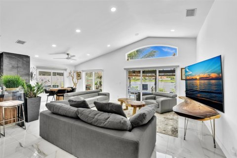 Villa ou maison à vendre à Hollywood, Floride: 3 chambres, 153.1 m2 № 2153489 - photo 21