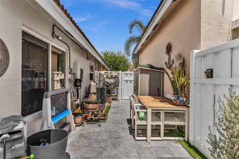 Villa ou maison à vendre à Hollywood, Floride: 3 chambres, 153.1 m2 № 2153489 - photo 30