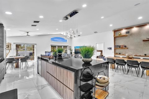Villa ou maison à vendre à Hollywood, Floride: 3 chambres, 153.1 m2 № 2153489 - photo 17