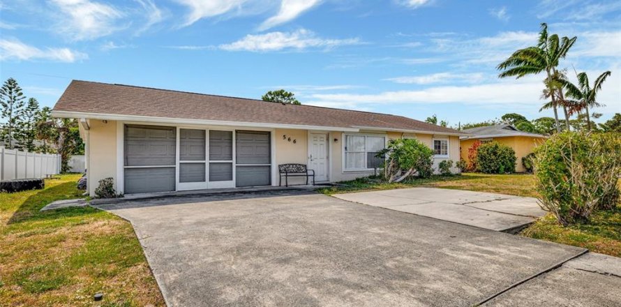 House in Saint Lucie, Florida 3 bedrooms, 132.57 sq.m. № 1649337