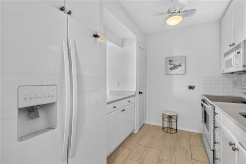 Condo in Sarasota, Florida, 1 bedroom  № 2306525 - photo 13