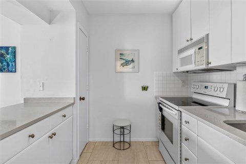 Condo in Sarasota, Florida, 1 bedroom  № 2306525 - photo 14