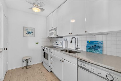 Condo in Sarasota, Florida, 1 bedroom  № 2306525 - photo 12