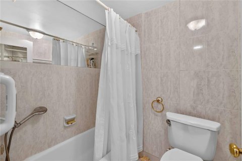 Condo in Sarasota, Florida, 1 bedroom  № 2306525 - photo 23
