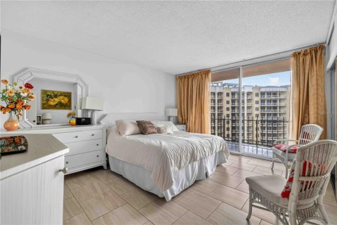Condo in Sarasota, Florida, 1 bedroom  № 2306525 - photo 17
