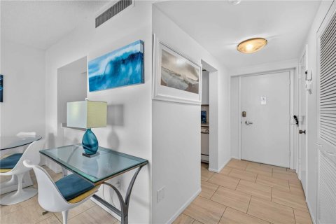 Condo in Sarasota, Florida, 1 bedroom  № 2306525 - photo 5