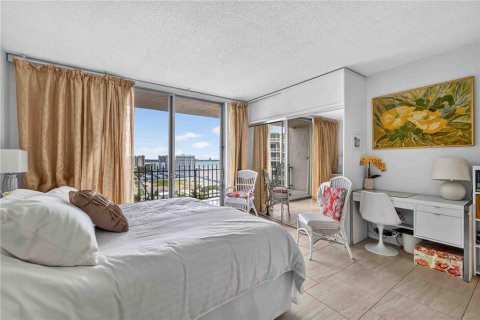 Condo in Sarasota, Florida, 1 bedroom  № 2306525 - photo 19