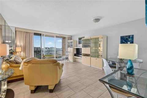 Condo in Sarasota, Florida, 1 bedroom  № 2306525 - photo 7