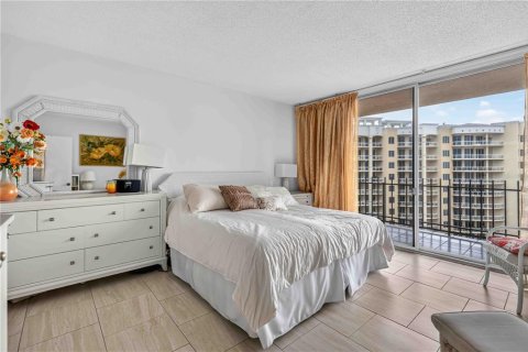 Condo in Sarasota, Florida, 1 bedroom  № 2306525 - photo 18