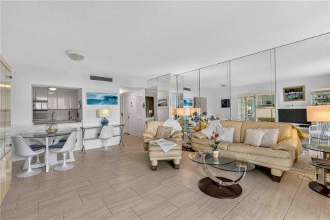 Condo in Sarasota, Florida, 1 bedroom  № 2306525 - photo 9