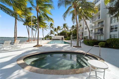 Купить кондоминиум в Майами, Флорида 1 спальня, 72м2, № 1979008 - фото 18