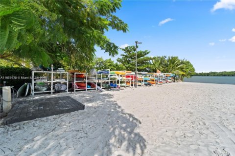 Купить кондоминиум в Майами, Флорида 1 спальня, 72м2, № 1979008 - фото 23