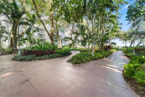 Купить кондоминиум в Майами, Флорида 1 спальня, 72м2, № 1979008 - фото 17