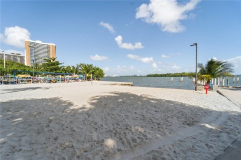 Купить кондоминиум в Майами, Флорида 1 спальня, 72м2, № 1979008 - фото 22