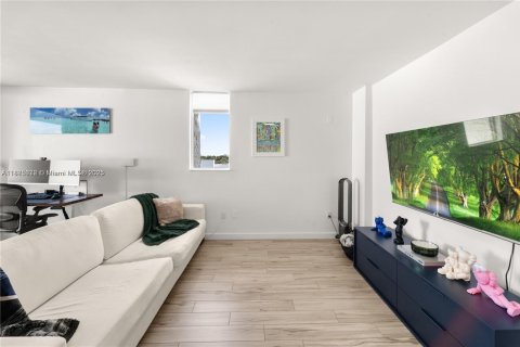 Купить кондоминиум в Майами, Флорида 1 спальня, 72м2, № 1979008 - фото 3