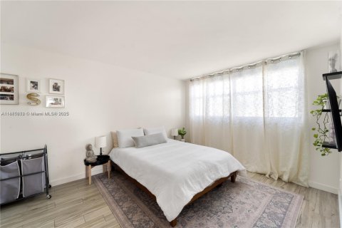 Купить кондоминиум в Майами, Флорида 1 спальня, 72м2, № 1979008 - фото 11