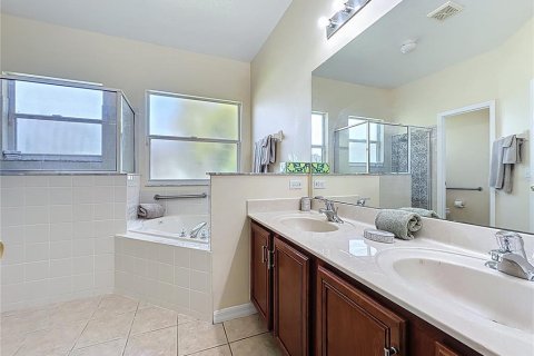 Villa ou maison à vendre à Kissimmee, Floride: 4 chambres, 220.74 m2 № 1884552 - photo 12