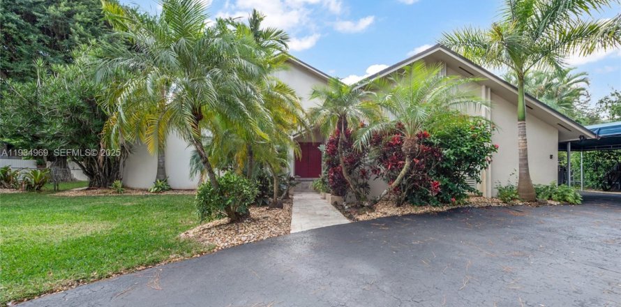 Casa en Miami, Florida 3 dormitorios, 201.04 m2 № 1993236