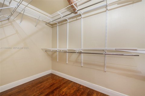 Casa en venta en Miami, Florida, 3 dormitorios, 201.04 m2 № 1993236 - foto 15