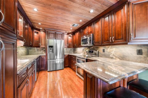 Casa en venta en Miami, Florida, 3 dormitorios, 201.04 m2 № 1993236 - foto 5