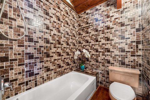 Casa en venta en Miami, Florida, 3 dormitorios, 201.04 m2 № 1993236 - foto 16