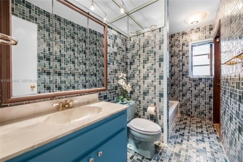 Casa en venta en Miami, Florida, 3 dormitorios, 201.04 m2 № 1993236 - foto 11