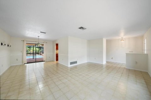House in Sarasota, Florida 3 bedrooms, 198.44 sq.m. № 2147490 - photo 9