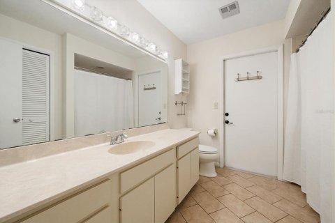 House in Sarasota, Florida 3 bedrooms, 198.44 sq.m. № 2147490 - photo 25