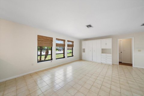 House in Sarasota, Florida 3 bedrooms, 198.44 sq.m. № 2147490 - photo 8