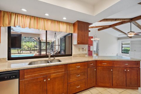 House in Sarasota, Florida 3 bedrooms, 198.44 sq.m. № 2147490 - photo 12