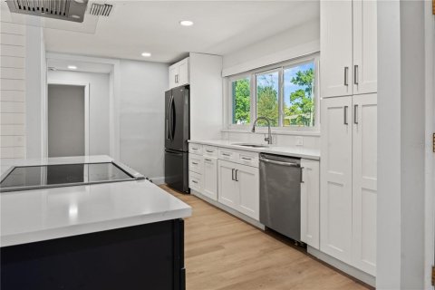 Casa en venta en Largo, Florida, 4 dormitorios, 117.34 m2 № 2384450 - foto 6