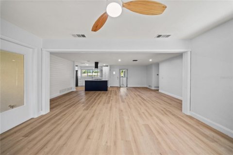 Casa en venta en Largo, Florida, 4 dormitorios, 117.34 m2 № 2384450 - foto 11