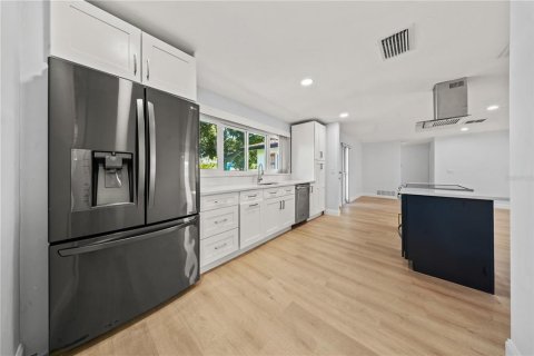 Casa en venta en Largo, Florida, 4 dormitorios, 117.34 m2 № 2384450 - foto 5
