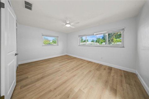 Casa en venta en Largo, Florida, 4 dormitorios, 117.34 m2 № 2384450 - foto 13