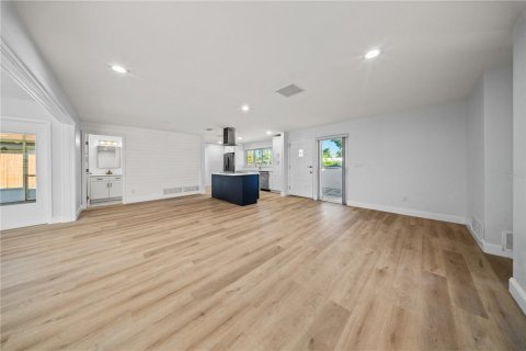 Casa en venta en Largo, Florida, 4 dormitorios, 117.34 m2 № 2384450 - foto 3
