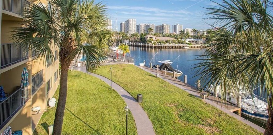 Condo in Hallandale Beach, Florida, 1 bedroom № 1183441