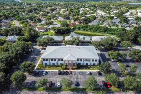 Propiedad comercial en alquiler en Bradenton, Florida, 328.87 m2 № 1843559 - foto 1