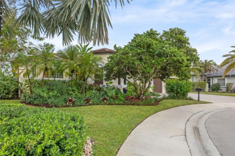 Villa ou maison à louer à Weston, Floride: 4 chambres, 311.32 m2 № 1977110 - photo 4