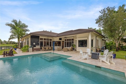 Villa ou maison à louer à Weston, Floride: 4 chambres, 311.32 m2 № 1977110 - photo 7