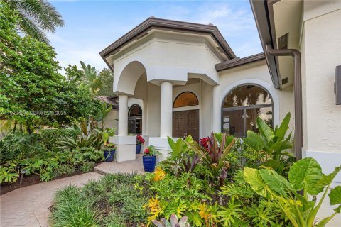 Villa ou maison à louer à Weston, Floride: 4 chambres, 311.32 m2 № 1977110 - photo 5