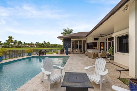 Villa ou maison à louer à Weston, Floride: 4 chambres, 311.32 m2 № 1977110 - photo 8